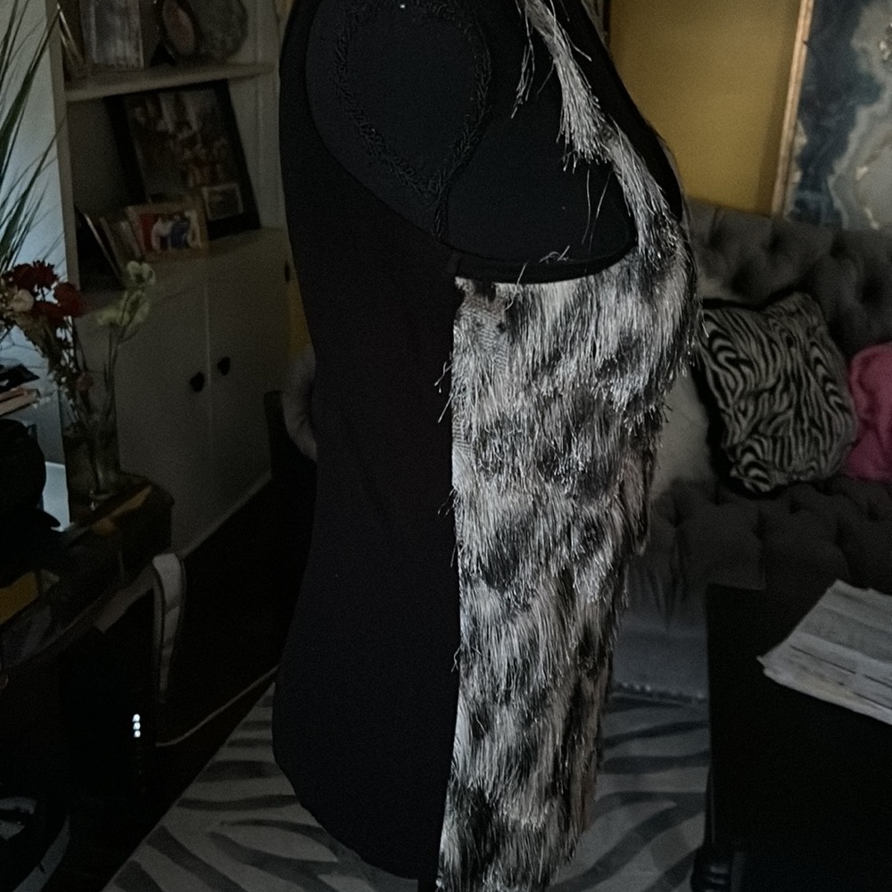 Karen Kane black and white front tank top - Picture 3 of 9
